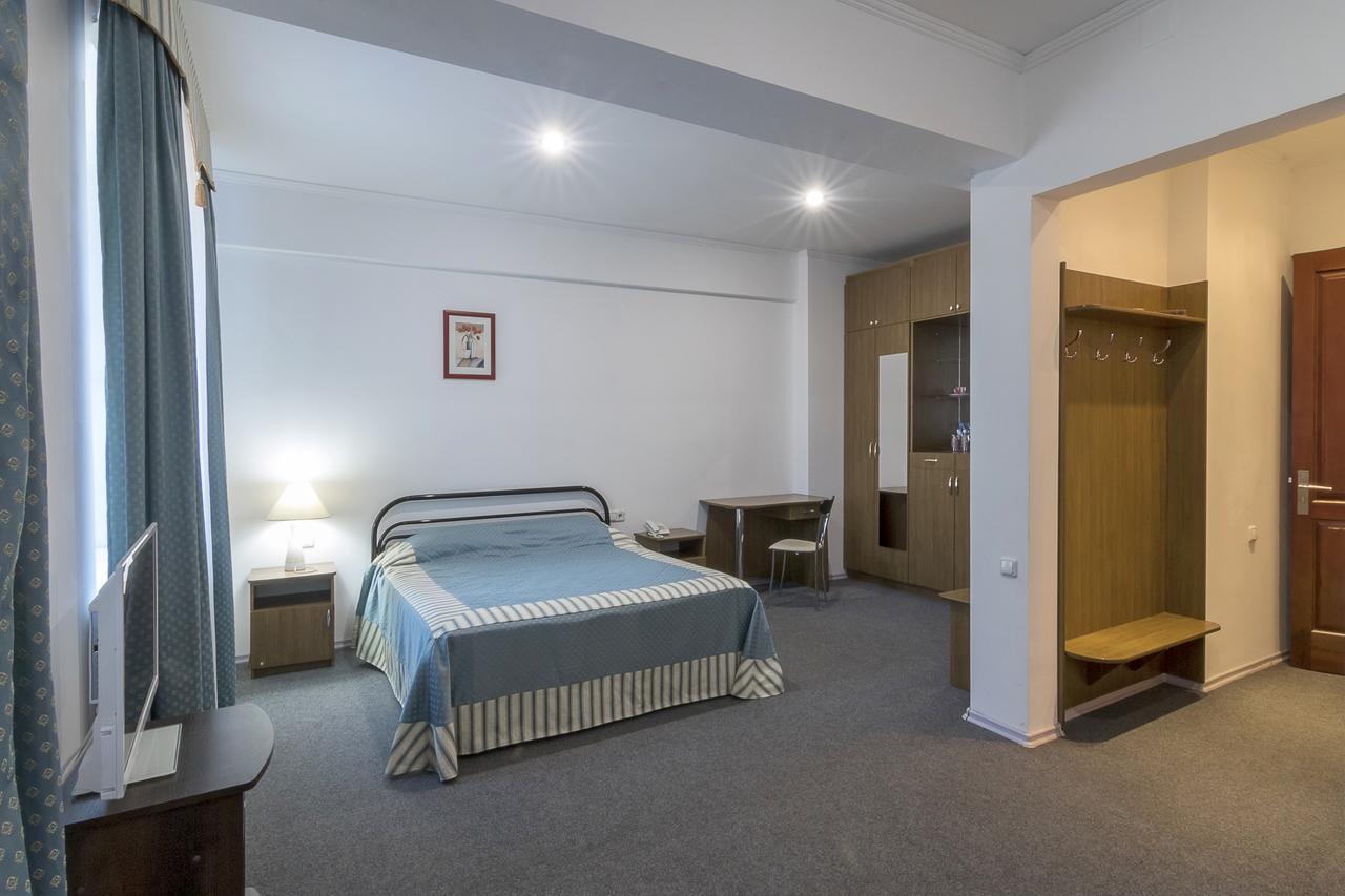 Centralny Hotel Kryvy Rih Extérieur photo